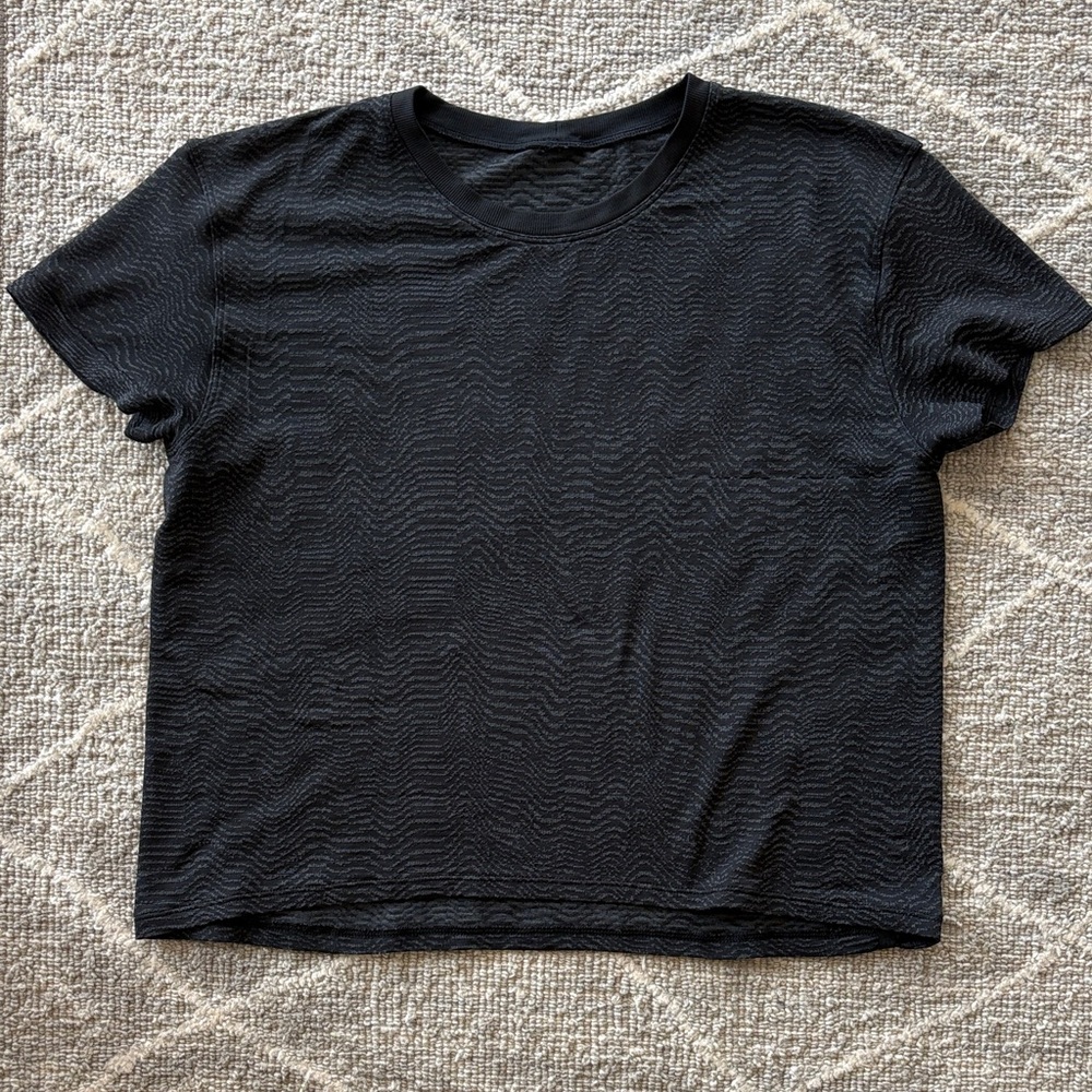 Lululemon print waist length t-shirt